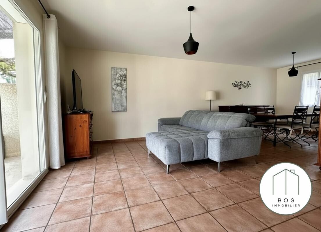 Photo 8 : Maison avec piscine et garage