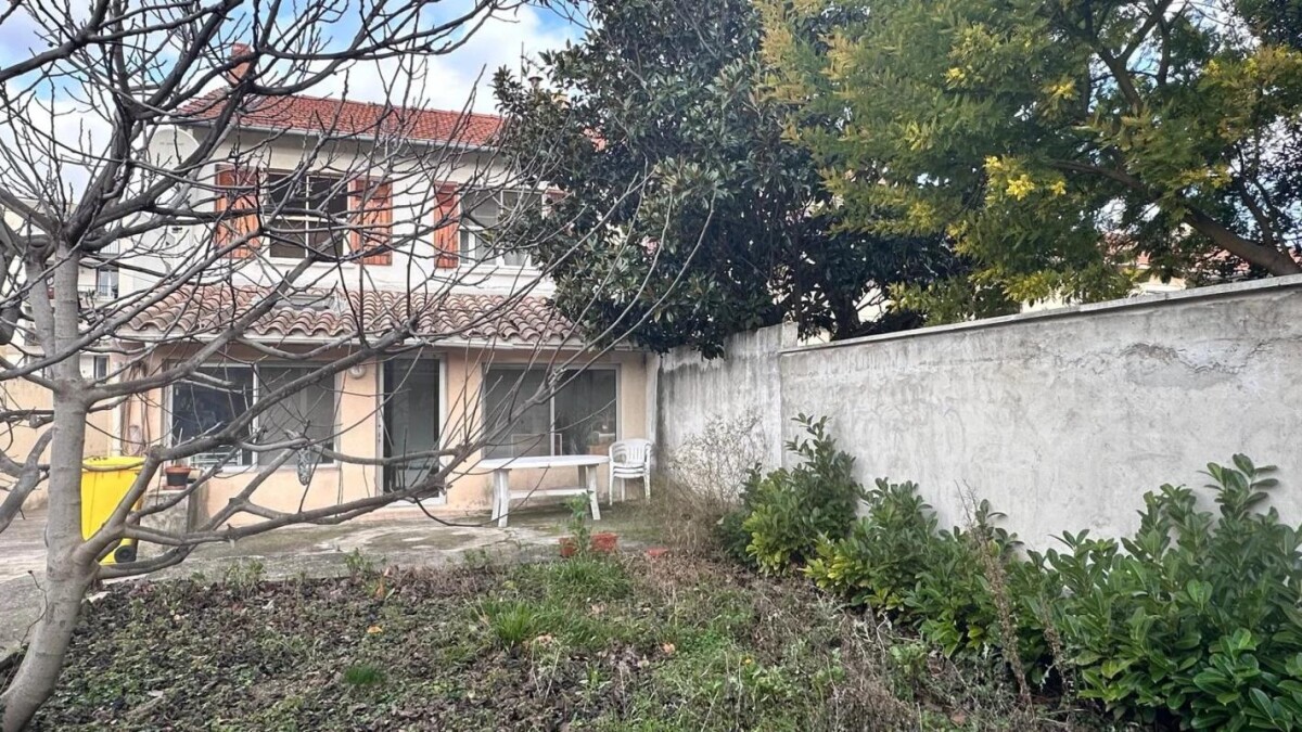Photo 3 : Maison de ville avignonnaise avec jardin