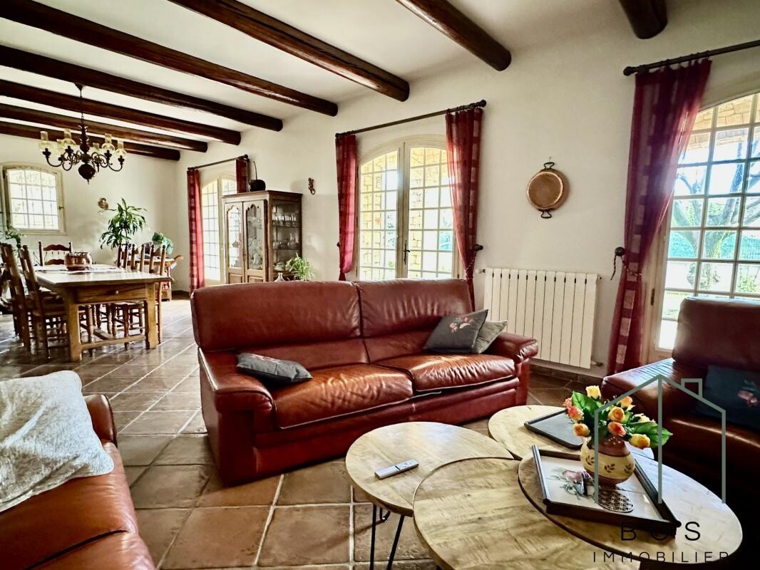 Photo 12 : Villa traditionnelle avec jardin et garage