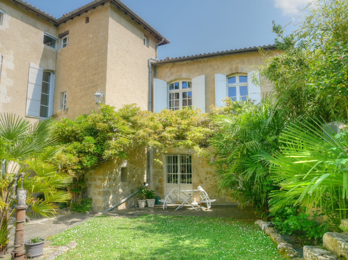 Photo 1 : Maison , Appartement et bureaux sur  327m²