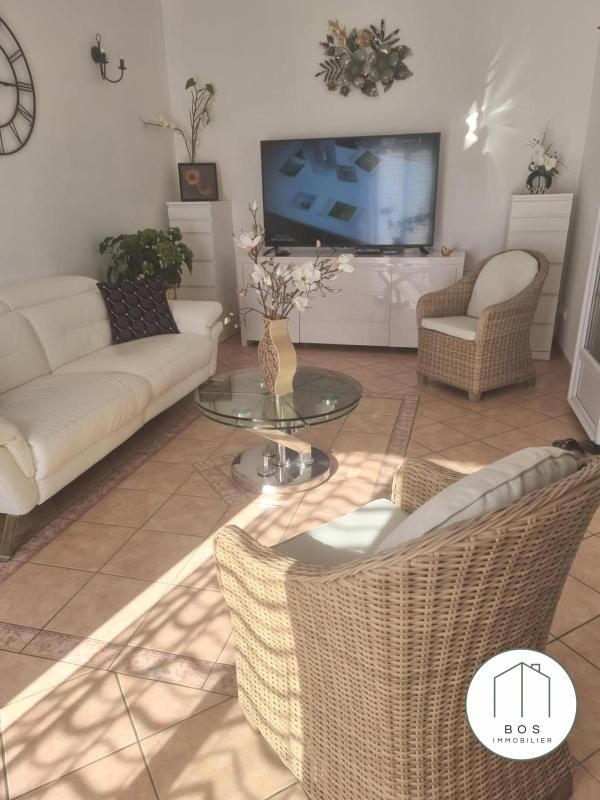 Photo 14 : Spacieuse villa avec piscine