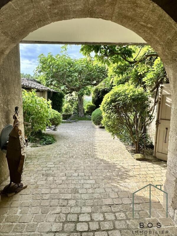 Photo 6 : Bâtisse en pierres avec piscine