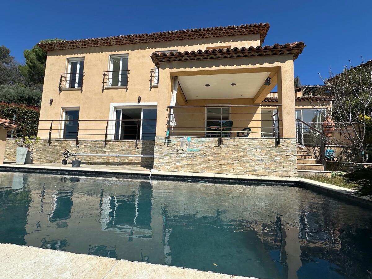 Photo 1 : Villa contemporaine à Draguignan (Var) – 168m²