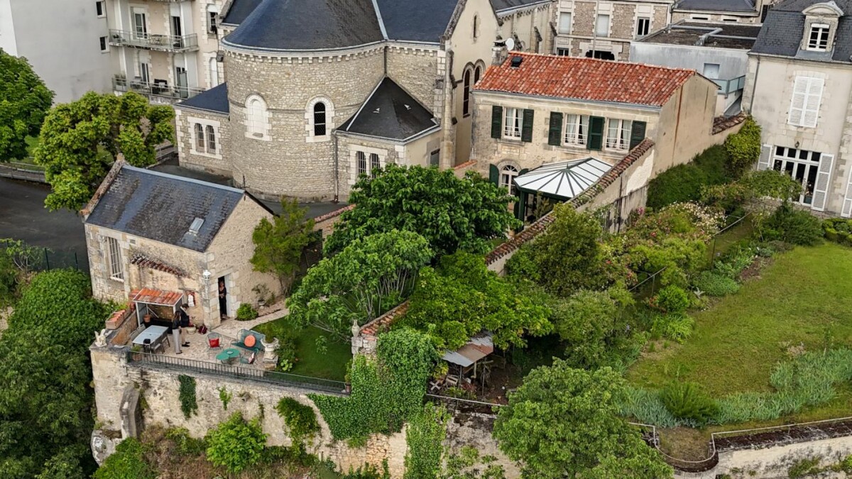 Photo 2 : Ancien presbytère avec vue panoramique exceptionnelle à Poit