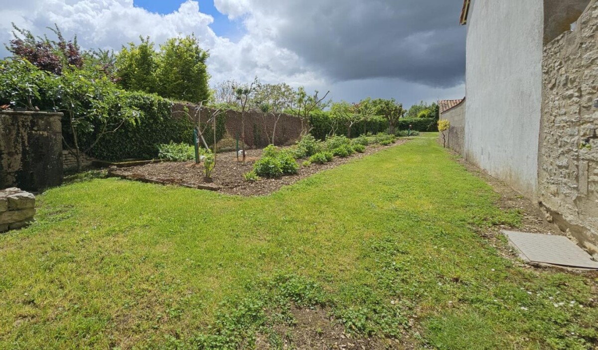 Photo 10 : Charmante maison de famille avec jardin et dépendances