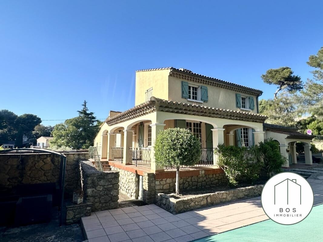 Photo 2 : Villa avec piscine et garage