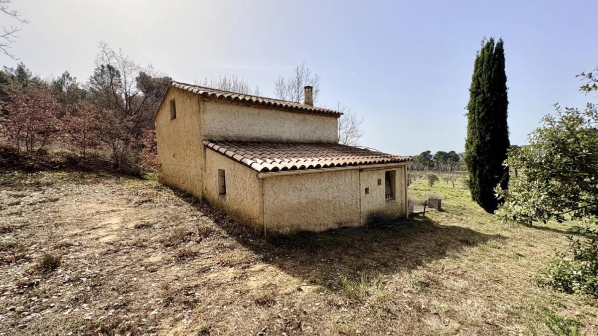Photo 10 : Cabanon à rénover sur 1,5 hectare de nature à Mormoiron