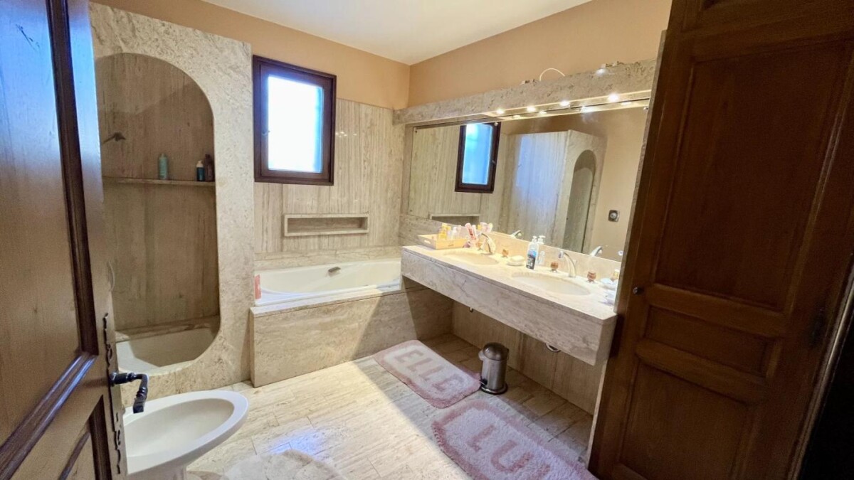 Photo 10 : Bastide de  charme sur les hauteurs de St Antoine à l'Isle sur la Sorgue