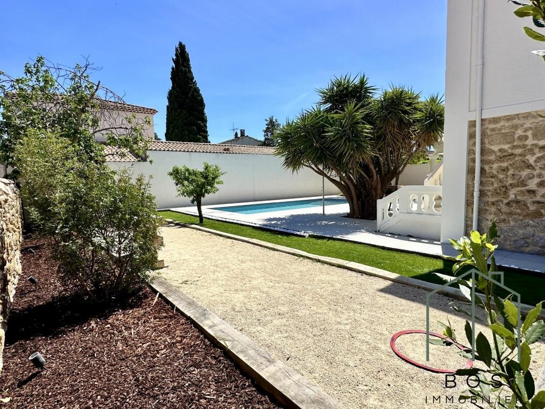 Photo 5 : Maison de ville avec piscine et garage