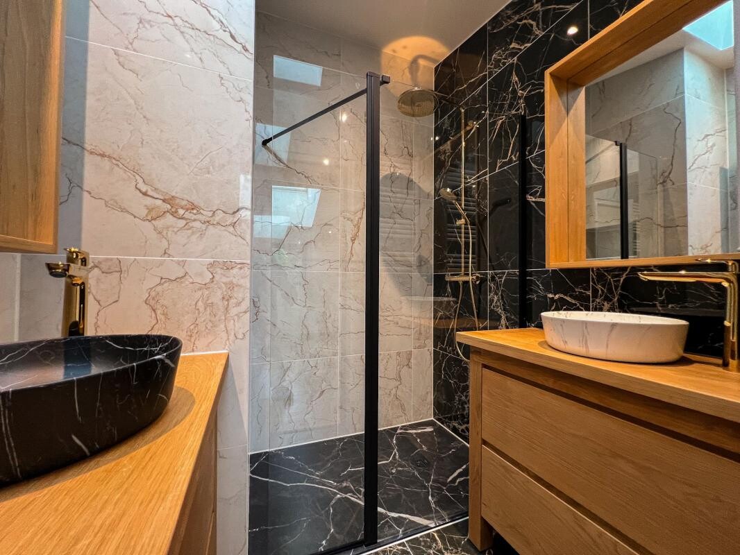 Photo 9 : Maison de ville rénovée avec jardin et parking en centre vil