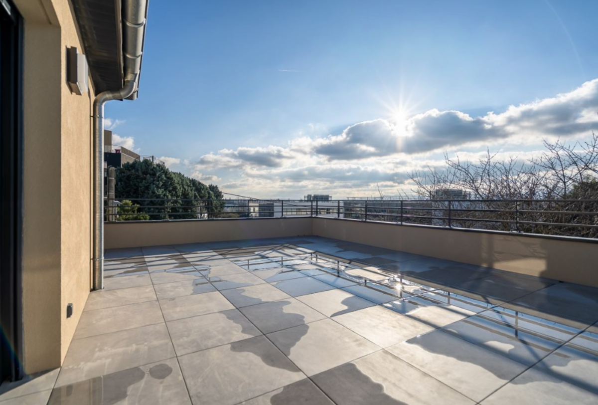 Photo 1 : T4 terrasse dernier étage avec parkings - Dardilly - 82m²