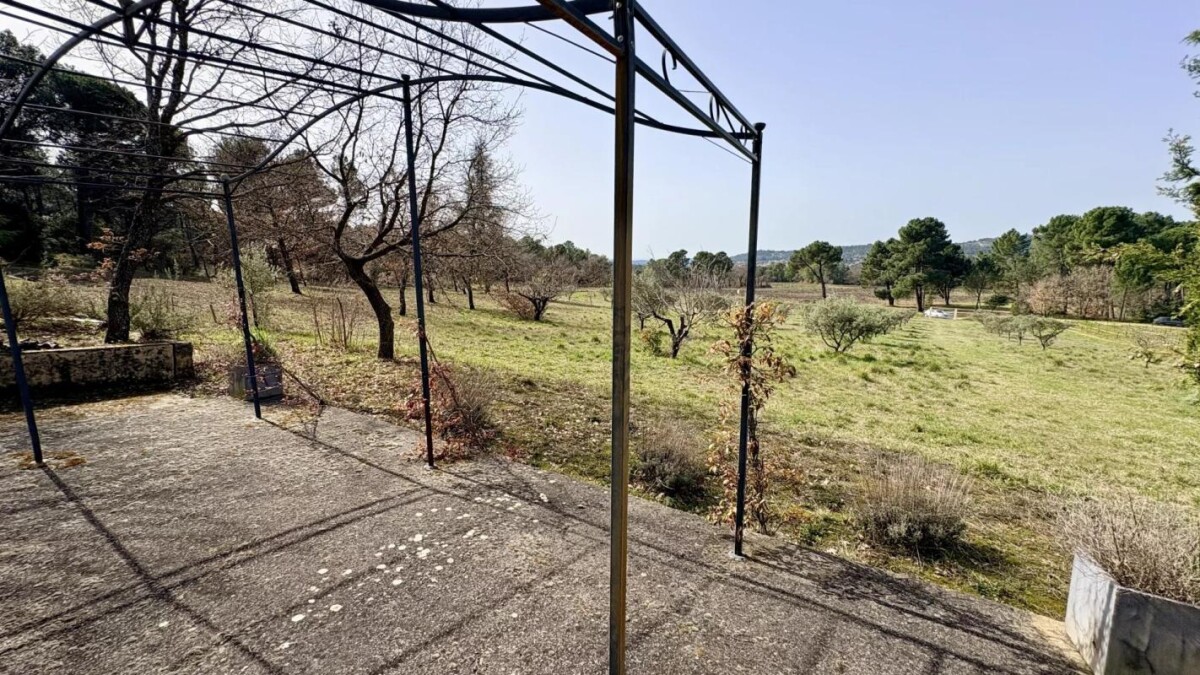 Photo 9 : Cabanon à rénover sur 1,5 hectare de nature à Mormoiron