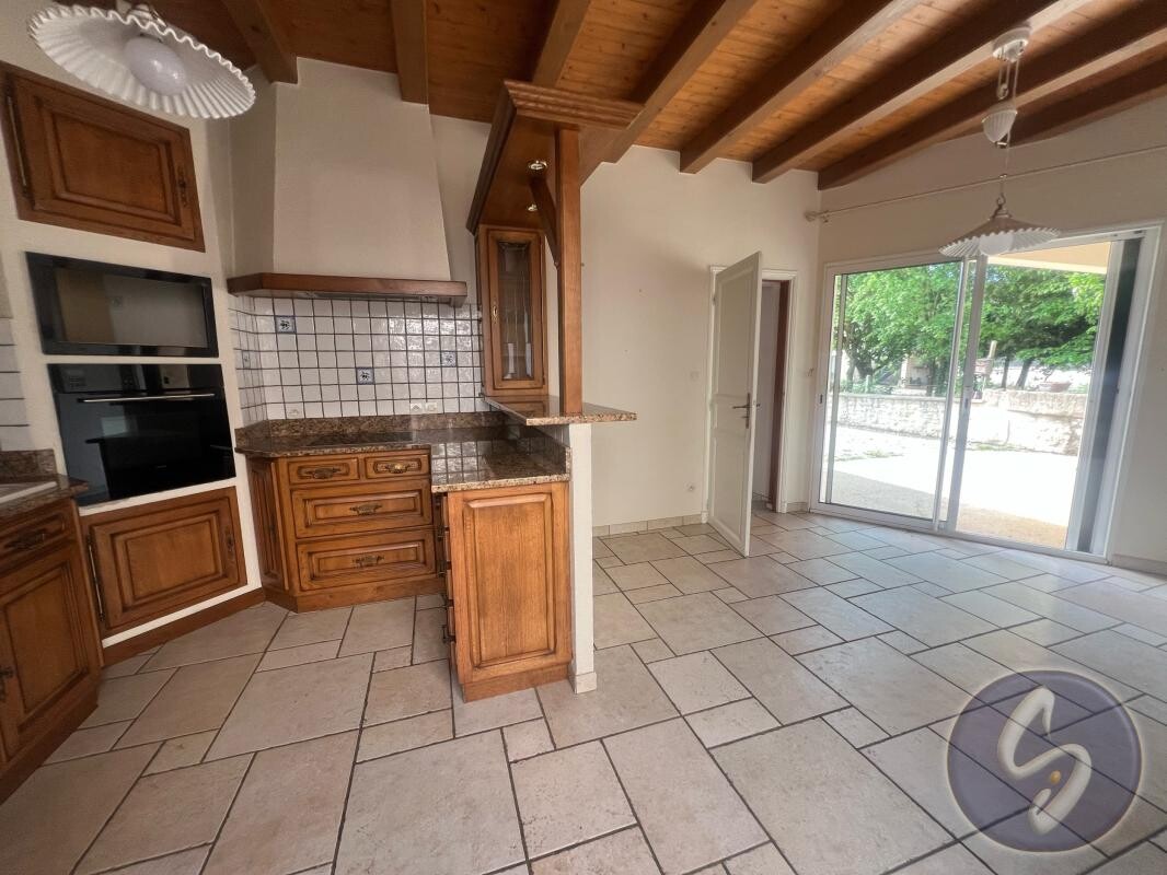Photo 2 : PLAIN PIED 3 chambres en retrait axe principal