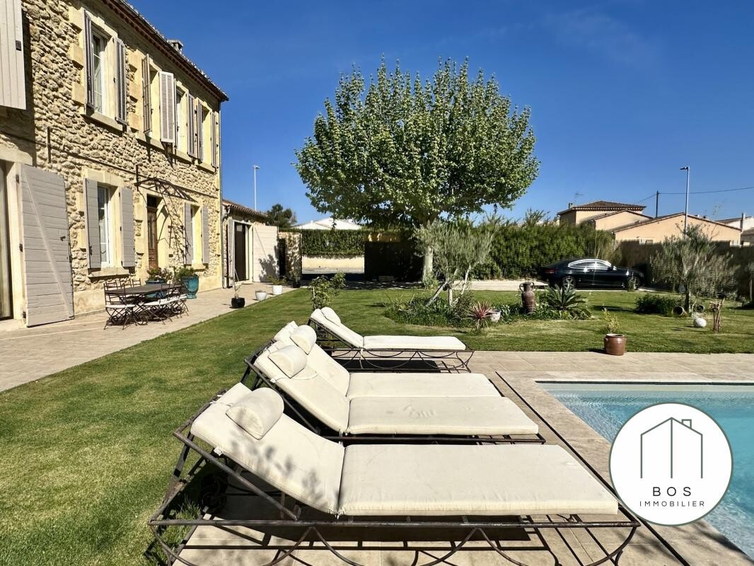Photo 3 : Bastide en pierres avec piscine