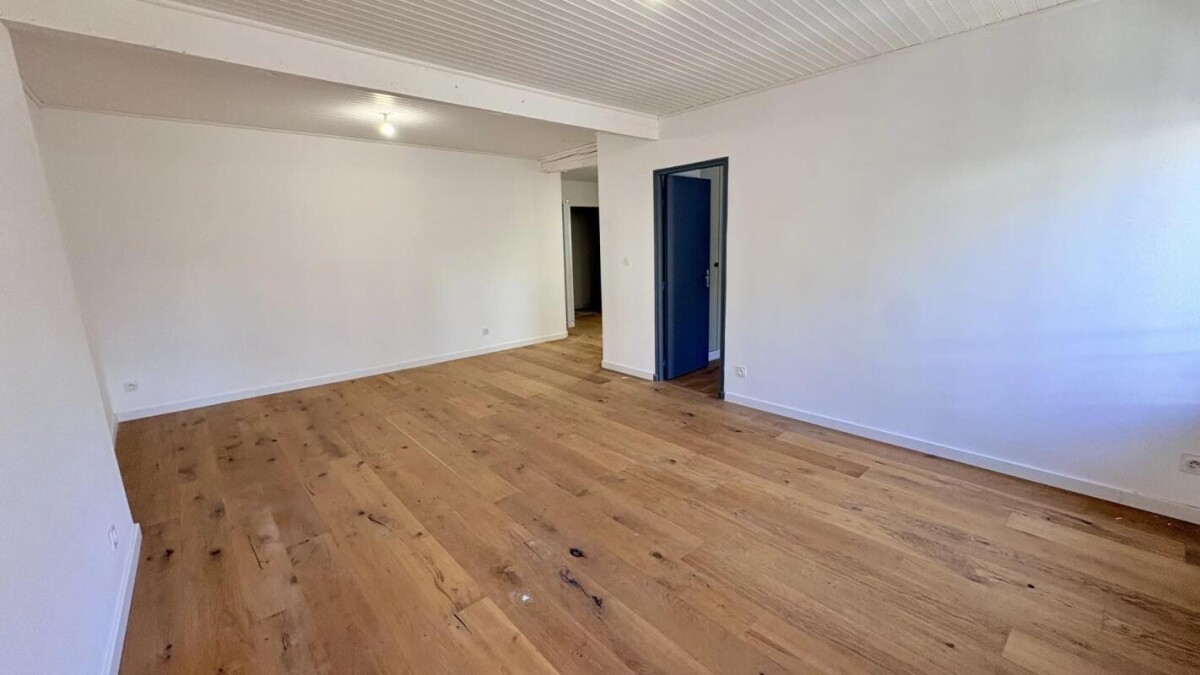 Photo 4 : Coup de coeur pour ce Charmant T2 de 52 m² sous les toits – Intramuros, quartier recherché avignonnais