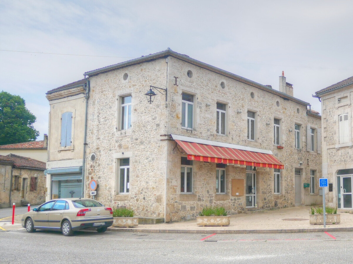 Photo 1 : Proche Nérac Local commercial  avec appartement