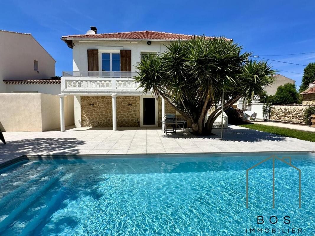 Photo 3 : Maison de ville avec piscine et garage
