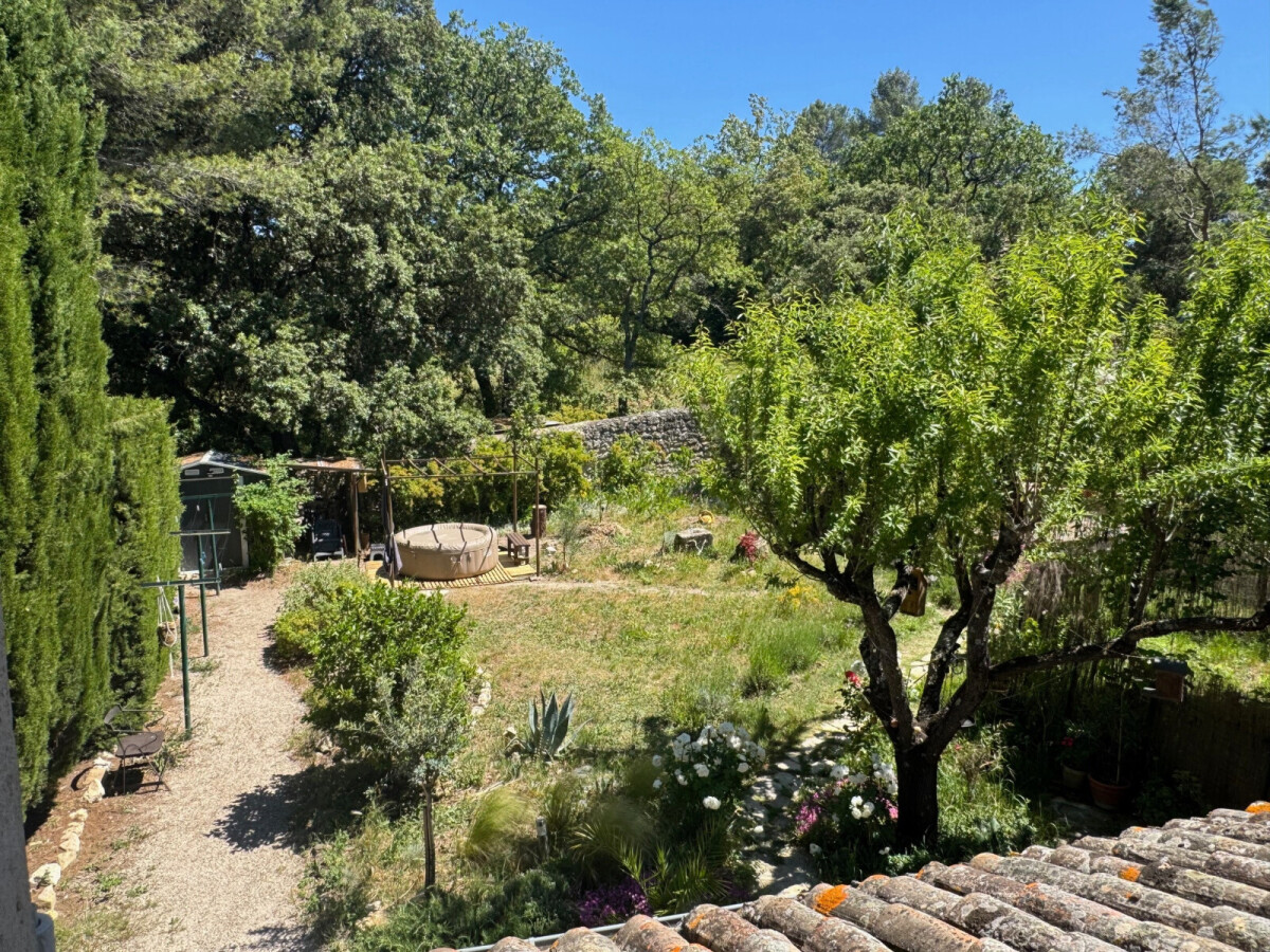 Photo 2 : Appartement avec jardin dans un ancien mas en pierres