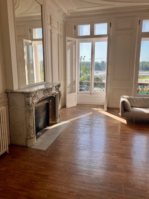 Photo 3 : Vue Garonne superbe appartement T5 100% restauré ascenseur.