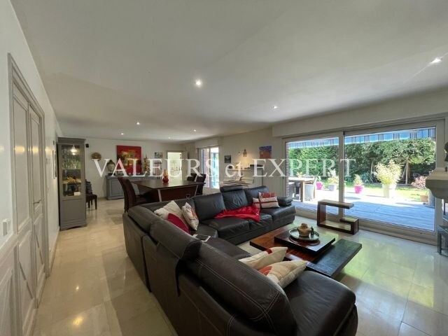 Photo 5 : TB DEMEURE INDIVIDUELLE EN SEMI PLAIN PIED - 258m²HAB