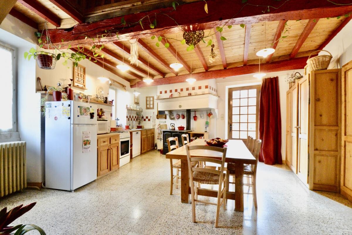 Photo 5 : Maison en pierres dorées, 5 chambres