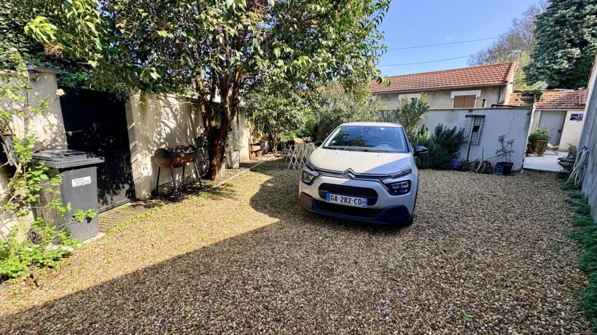 Photo 11 : Maison de charme rénovée avec extérieur, stationnement et jardin au coeur d'Avignon