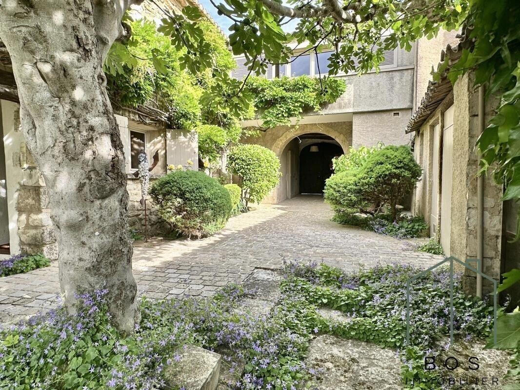 Photo 4 : Bâtisse en pierres avec piscine