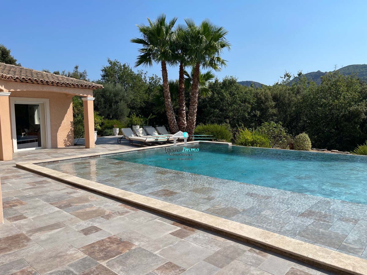Photo 2 : Villa - Le Thoronet - 307m²