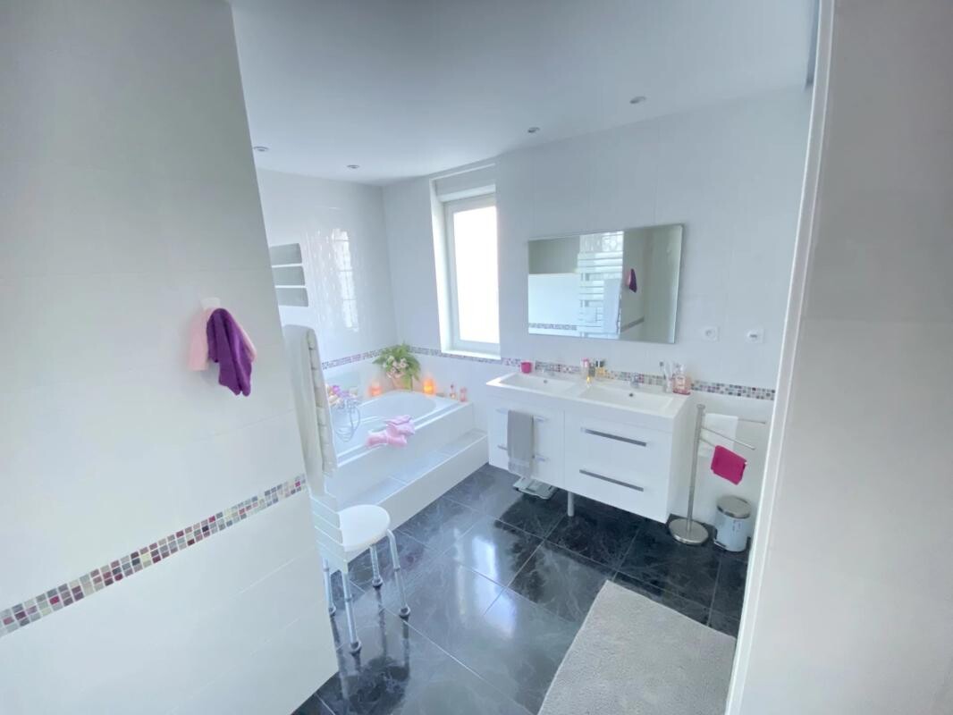 Photo 11 : Maison de charme avec locatifs 206 m² de plain-pied – St Nolff 10 minutes du centre de Vannes