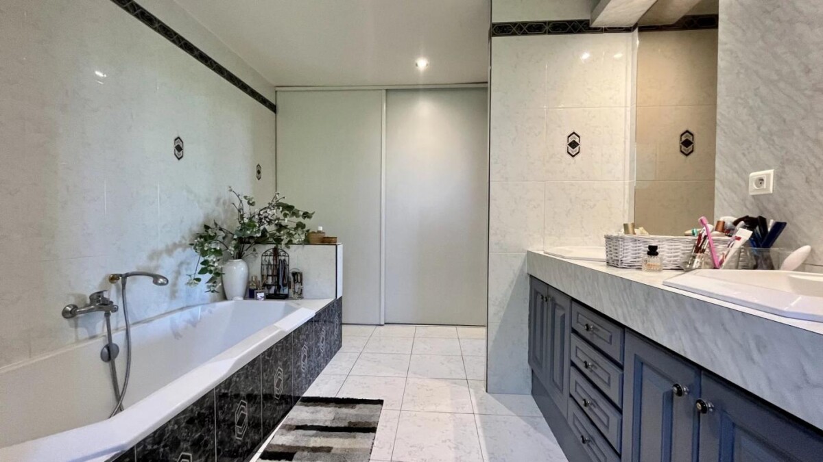 Photo 15 : Magnifique Villa de standing avec vue à Venasque