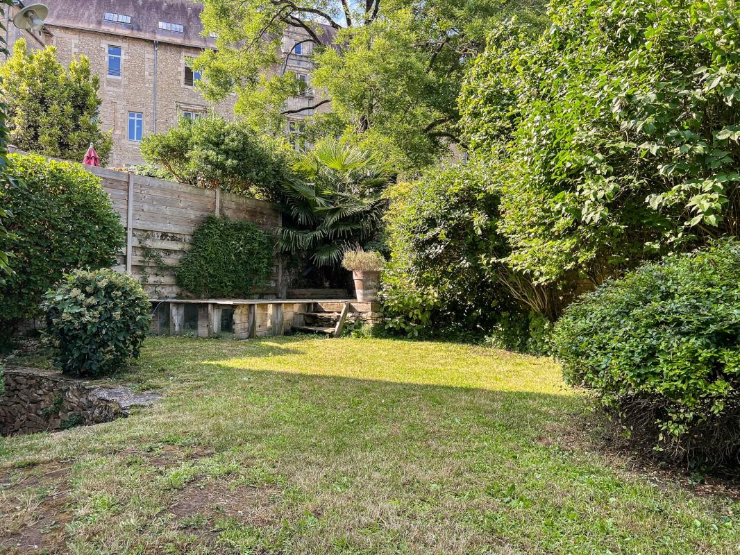 Photo 16 : Rare à Poitiers centre : Maison médiévale avec jardin, pisci
