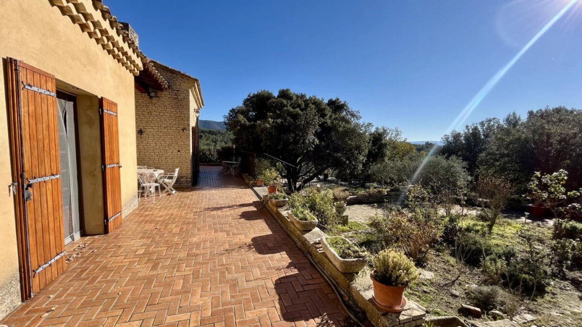 Photo 3 : Bastide de  charme sur les hauteurs de St Antoine à l'Isle sur la Sorgue