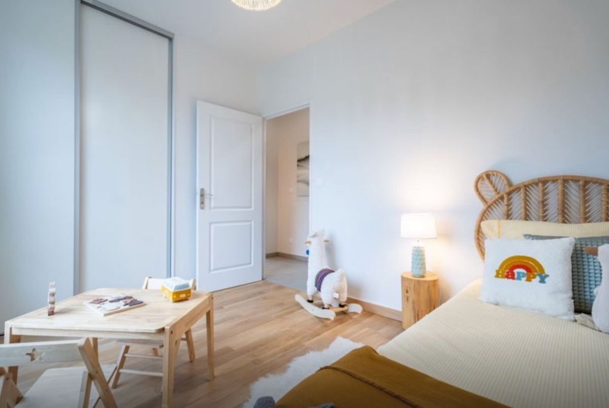 Photo 3 : T3 avec balcon et parking - Bron - 62m²