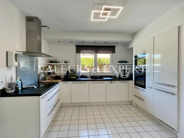 Photo 6 : TB Maison individuelle semi plain pied,double garage, jardin