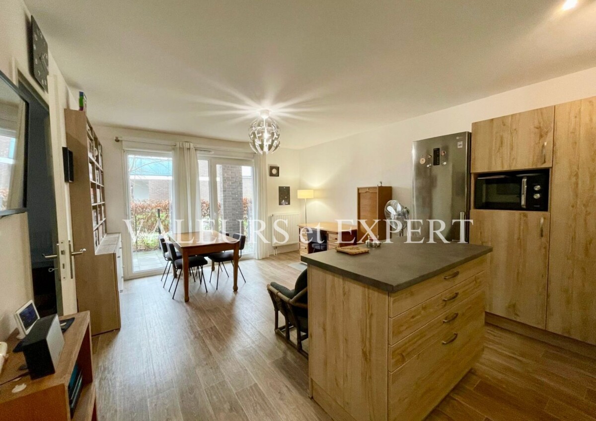 Photo 1 : TB 2 PIECES DE PLAIN PIED, TERRASSE, PLACE DE PARKING