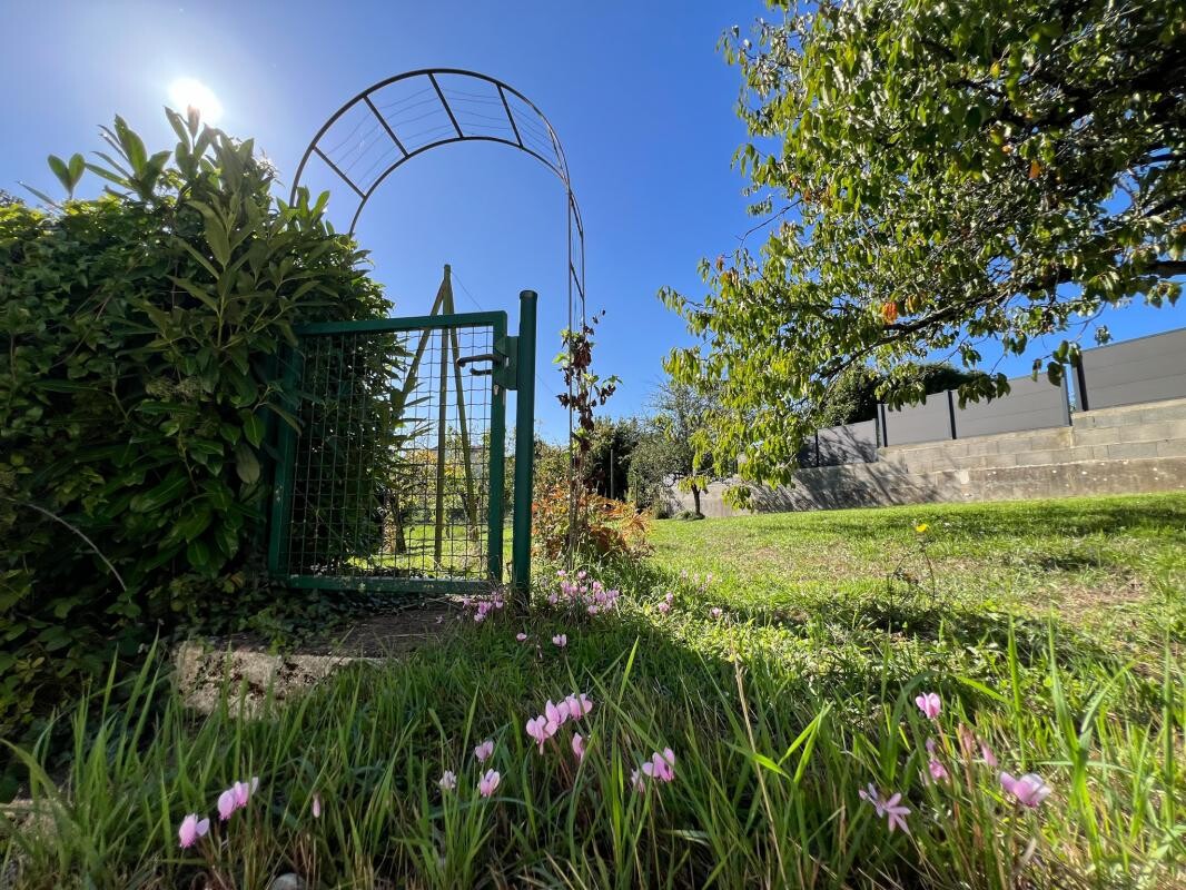 Photo 10 : Maison familiale des années 70 avec jardin arboré à 10 min d