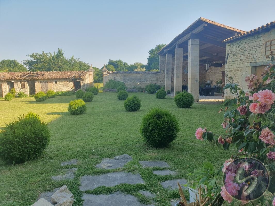 Photo 1 : LOCATIF INDEPENDANT à finir + MAISON 6 CHAMBRES dont 1 en rdc