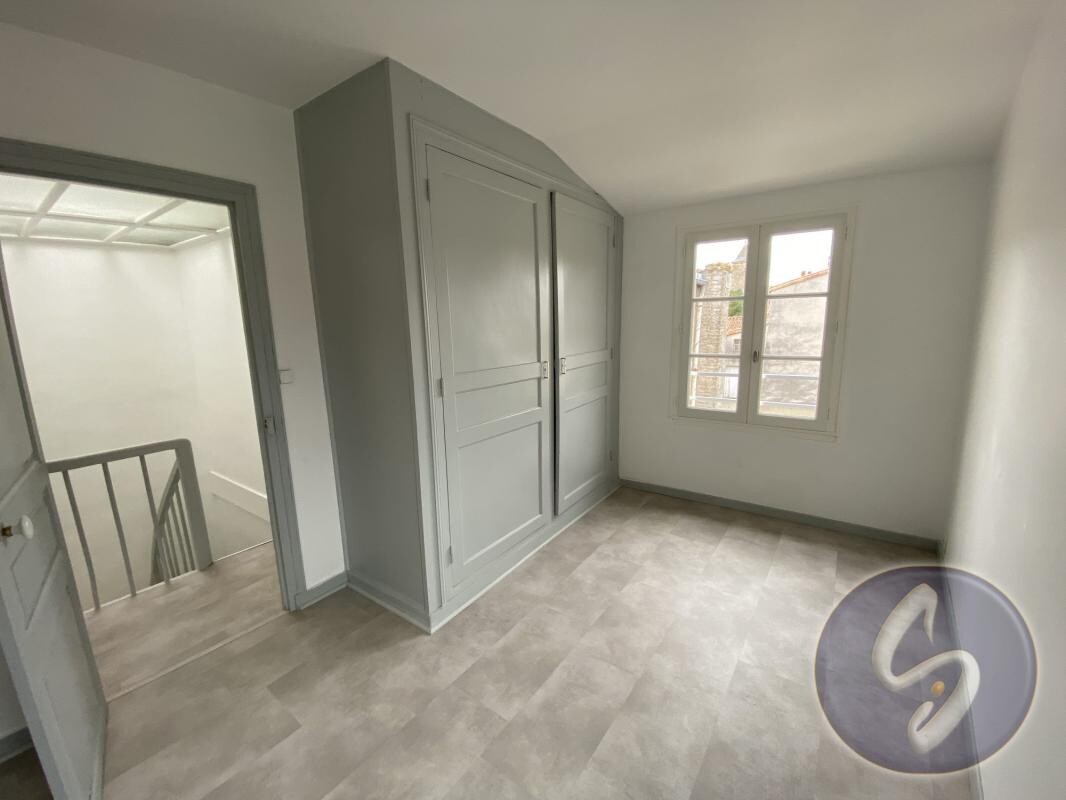 Photo 3 : Proximité écoles primaires, collèges et lycée comme commerce