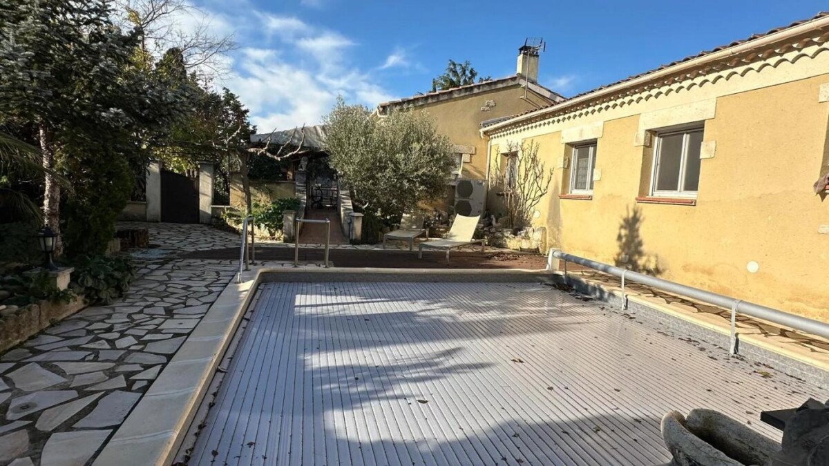 Photo 1 : Villa de plain pied avec appartement et dépendances à Vedène