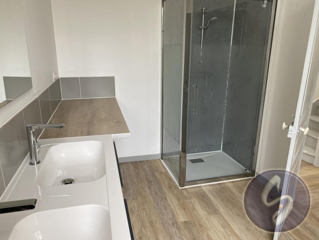 Photo 17 : Proximité écoles primaires, collèges et lycée comme commerce