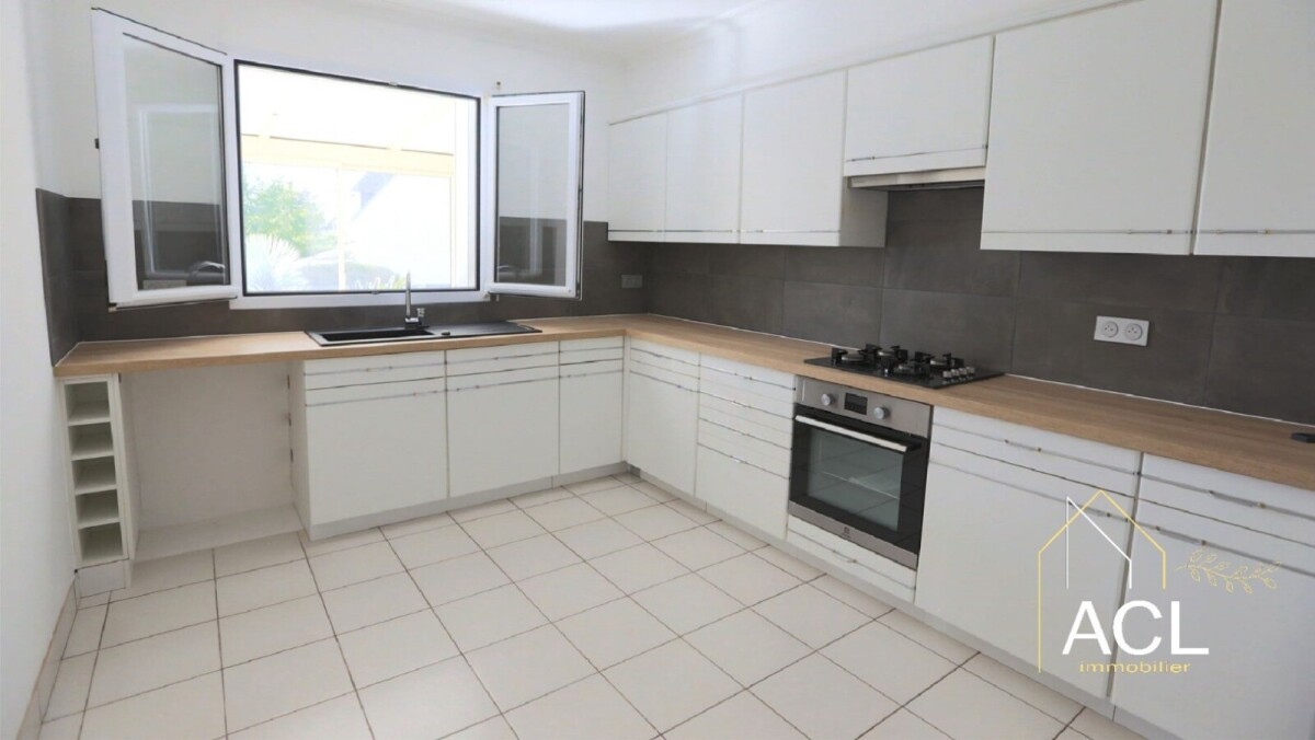 Photo 4 : Maison rénovée de 4 chambres avec commerces à pieds