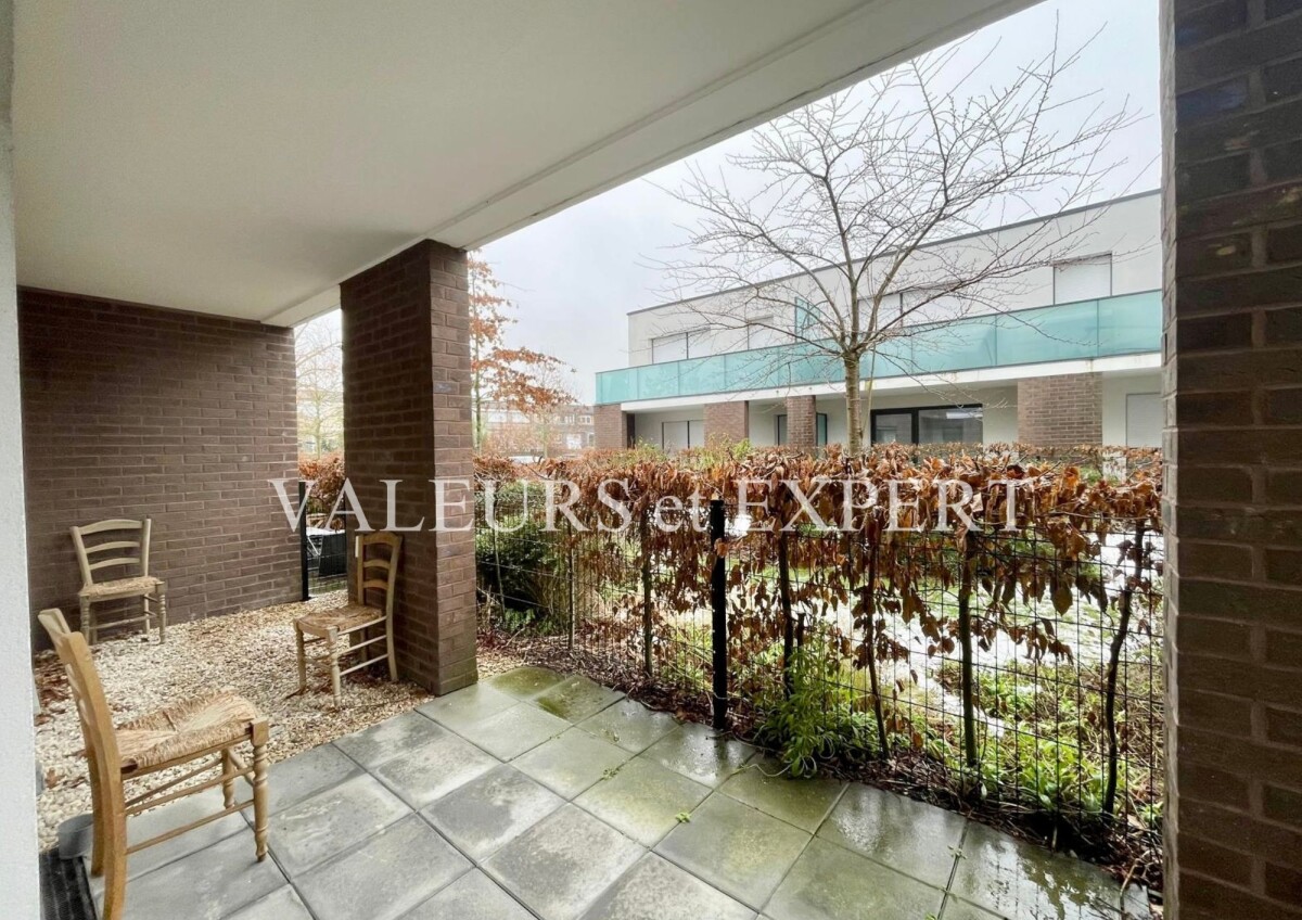 Photo 6 : TB 2 PIECES DE PLAIN PIED, TERRASSE, PLACE DE PARKING