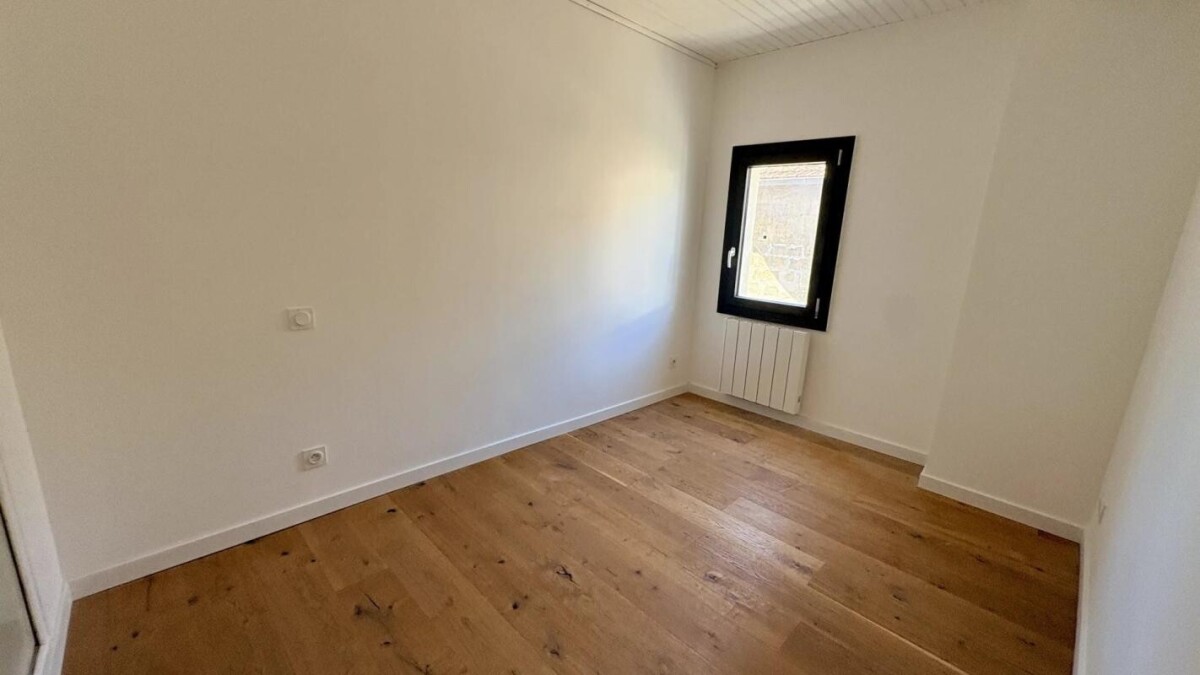 Photo 8 : Coup de coeur pour ce Charmant T2 de 52 m² sous les toits – Intramuros, quartier recherché avignonnais