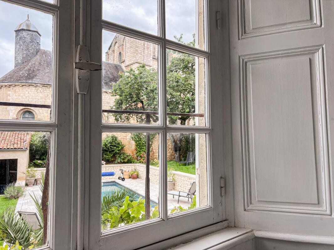 Photo 12 : OFF-MARKET Maison de charme en centre ville avec piscine et