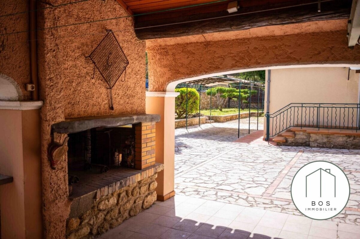 Photo 12 : Villa avec piscine et garage