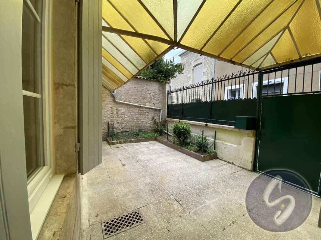 Photo 24 : Proximité écoles primaires, collèges et lycée comme commerce