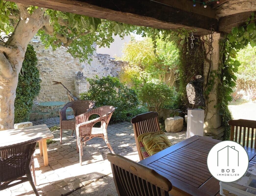 Photo 16 : Bâtisse en pierres avec piscine