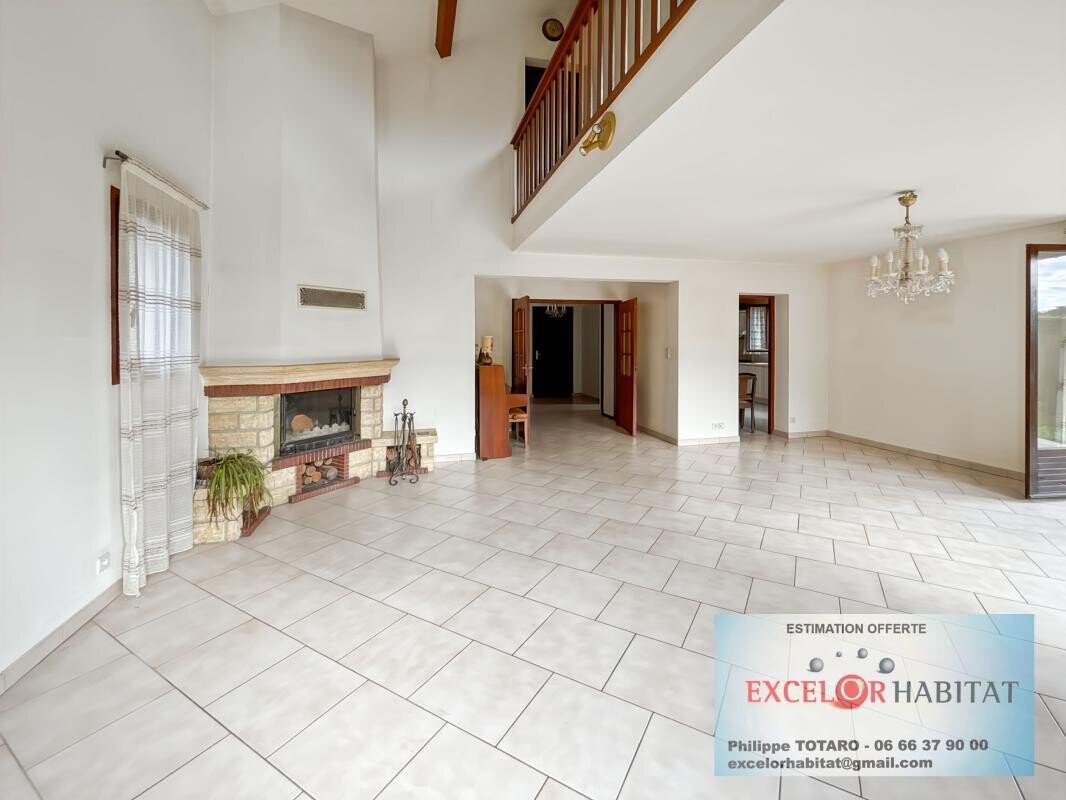 Photo 3 : Maison familiale 5 chambres avec jardin, grand séjour cathédrale, sous-sol complet, garages quartier calme, écoles et centre-ville accessibles à pied