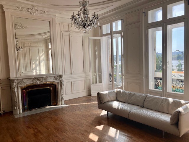 Photo 2 : Vue Garonne superbe appartement T5 100% restauré ascenseur.