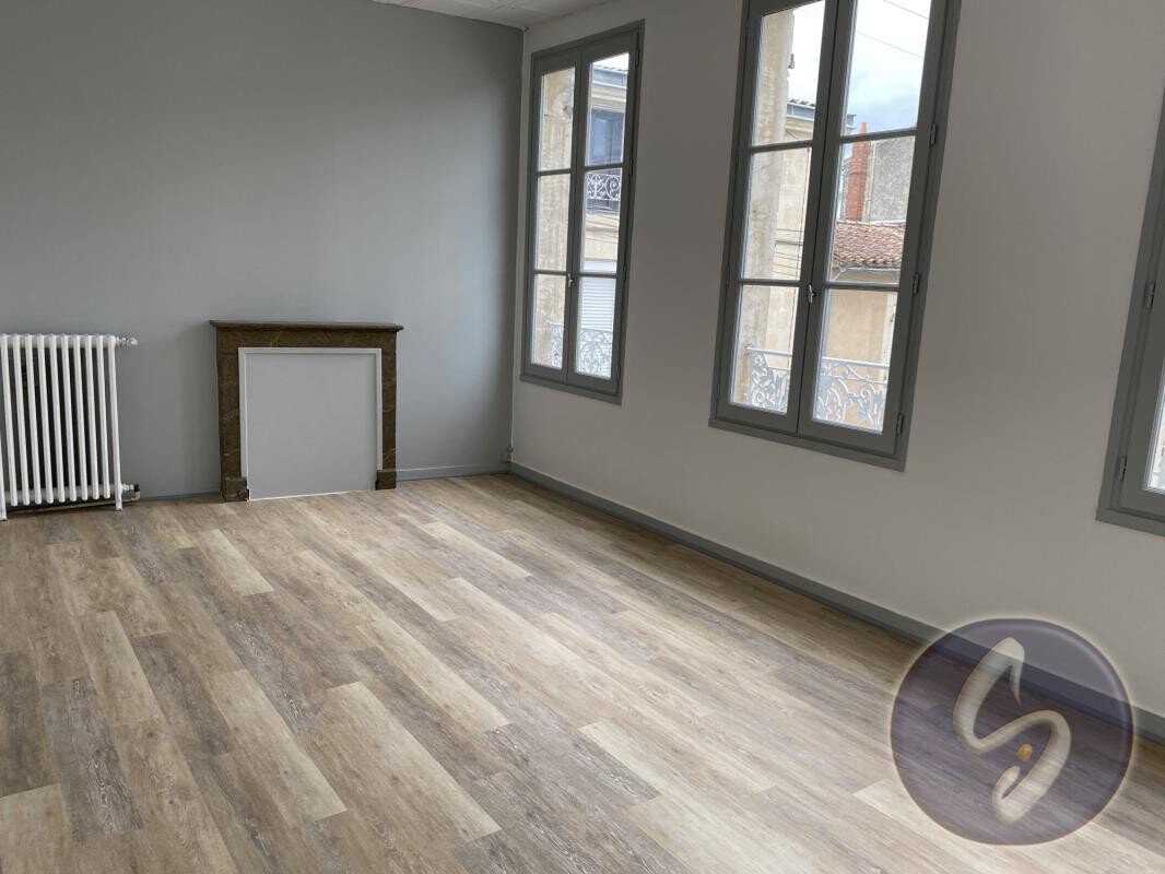 Photo 2 : Proximité écoles primaires, collèges et lycée comme commerce